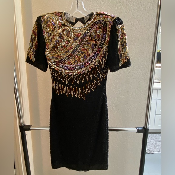 Sequin cocktail dress with embellishments - Picture 2 of 8